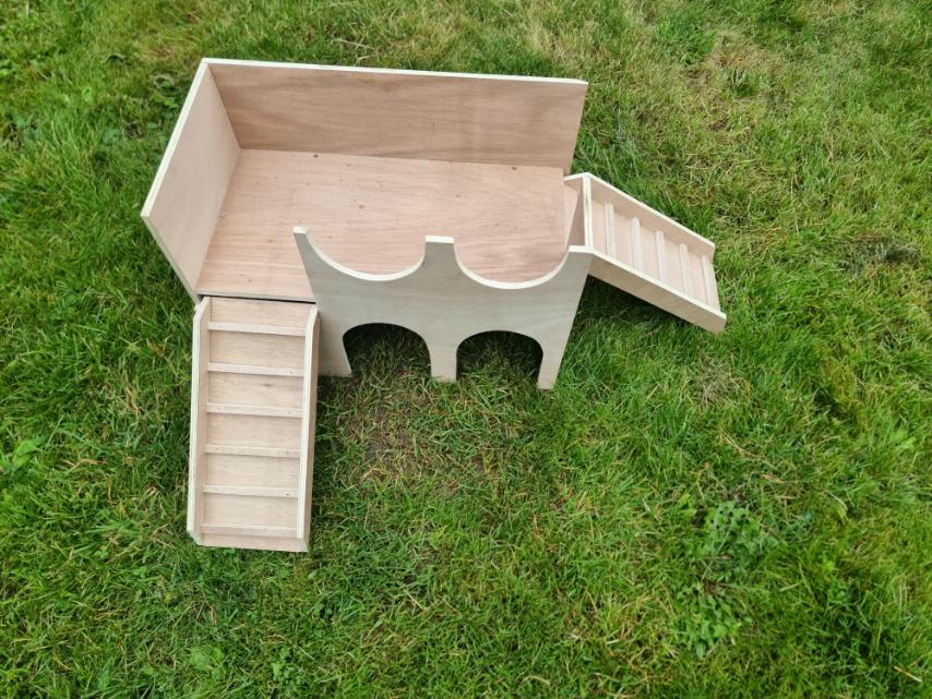 Guinea Pig House with two ramps PETSGANG